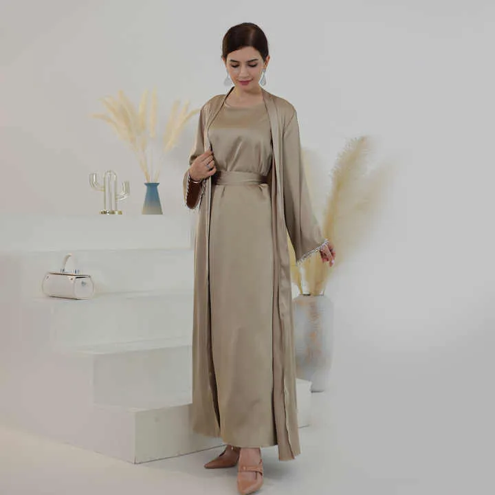 عبايات نسائيه عصريه و انيقه - Modern and elegant women's abayas