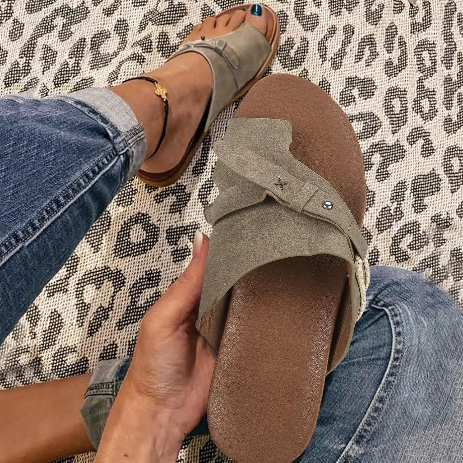 Eduavar Sandals Women Dressy Summer Flat, Sandals for Women Casual Summer Ring Toe Flip Flops Sandals Comfy Flat Slippers