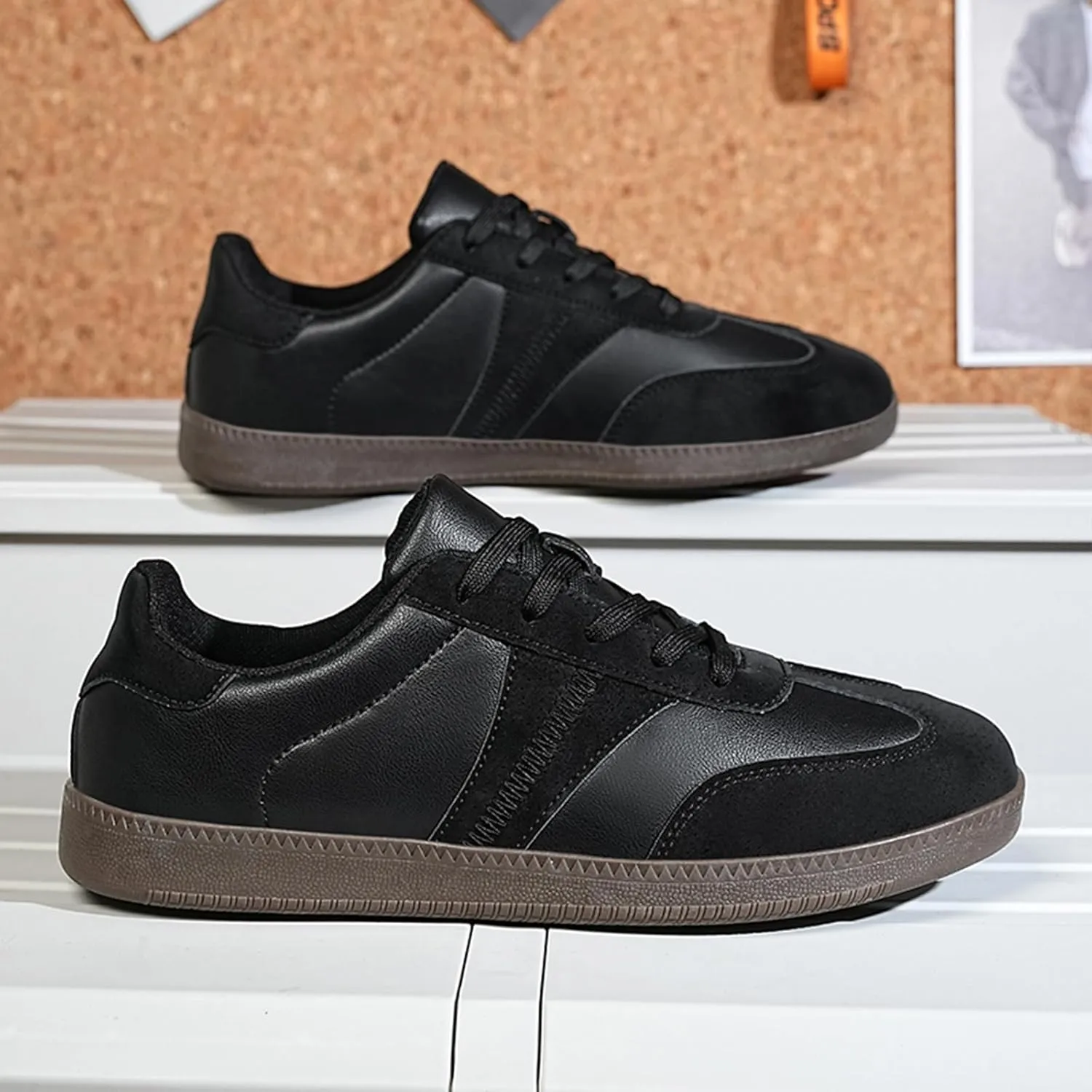Mens Retro Skateboarding Shoes with Flats Bottom Anti-Slip Lightweight Water-Proof Wear-Resistant Outdoor Leather Sneakers Fashional Board Skate Athletic Training Sports