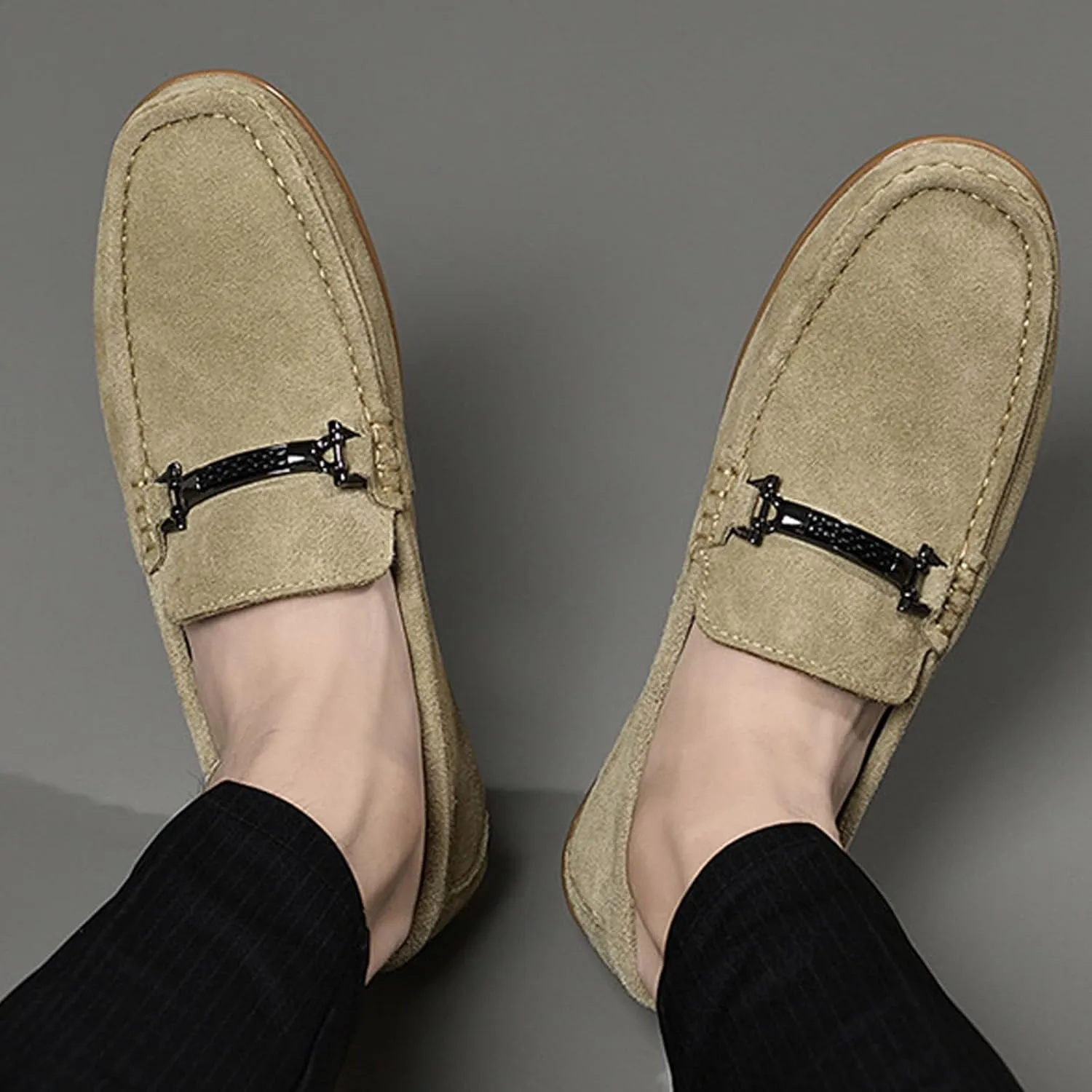Men's Suede Hand-Stitched Flat Loafers Retro Round Toe Metal Decoration Soft Sole Foldable Non-Slip Work Casual Driving Shoes