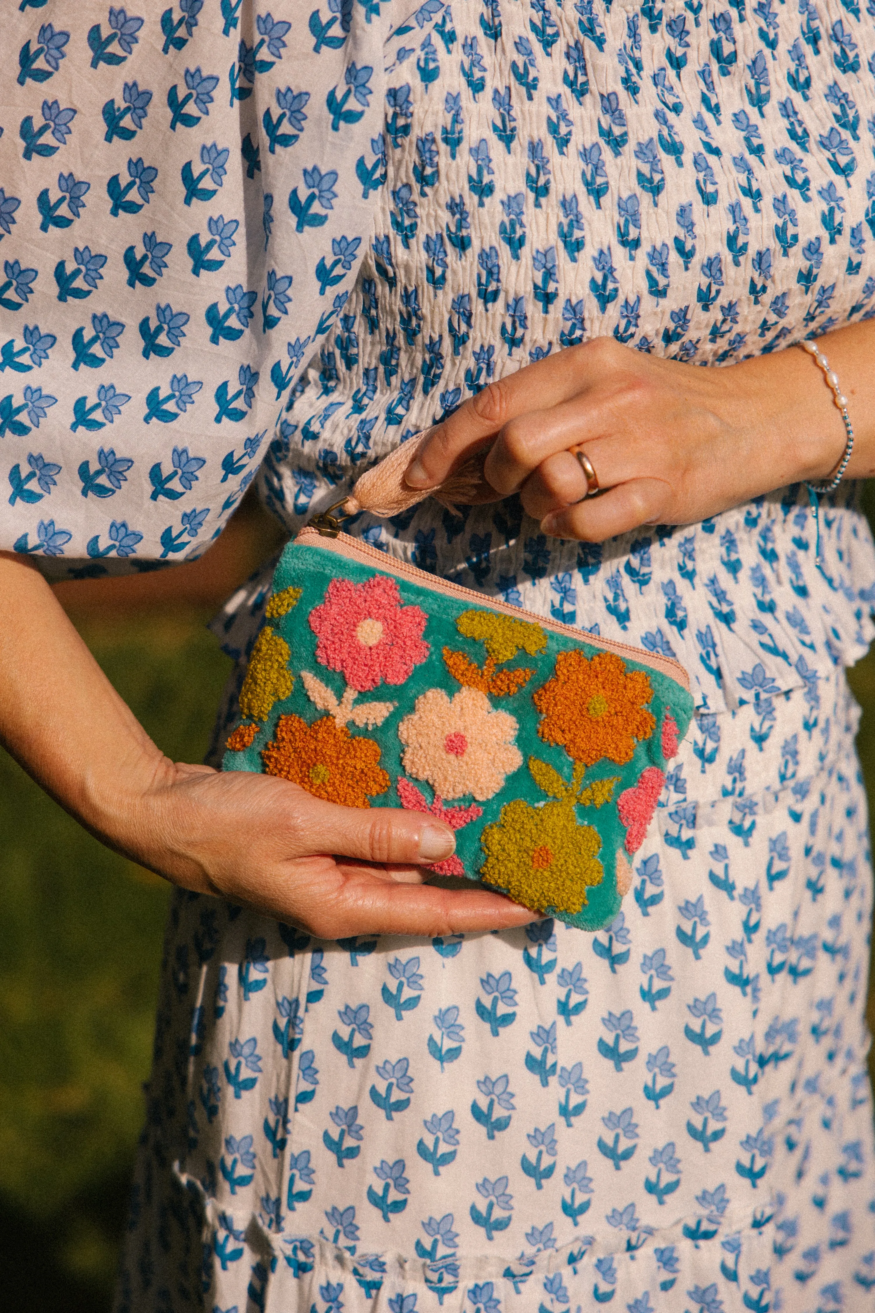 Rambling Flower Pouch -Aqua