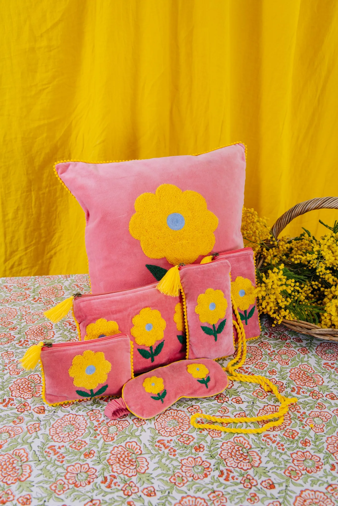 Velvet Single Flower Pouch - Pink & Yellow